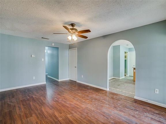 4th image of 304 Candlelite Ct