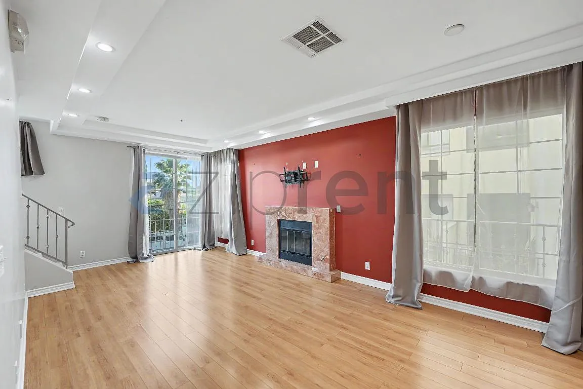 3 bed, 2.5 bath, 1370 sqft, $2,962 — Photo 4