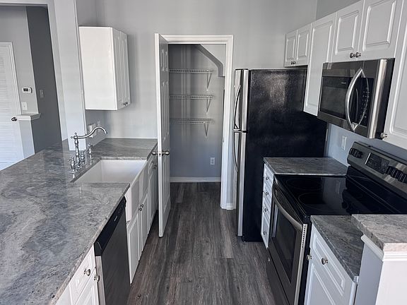 5th image of 130 River Landing Dr Unit 12200