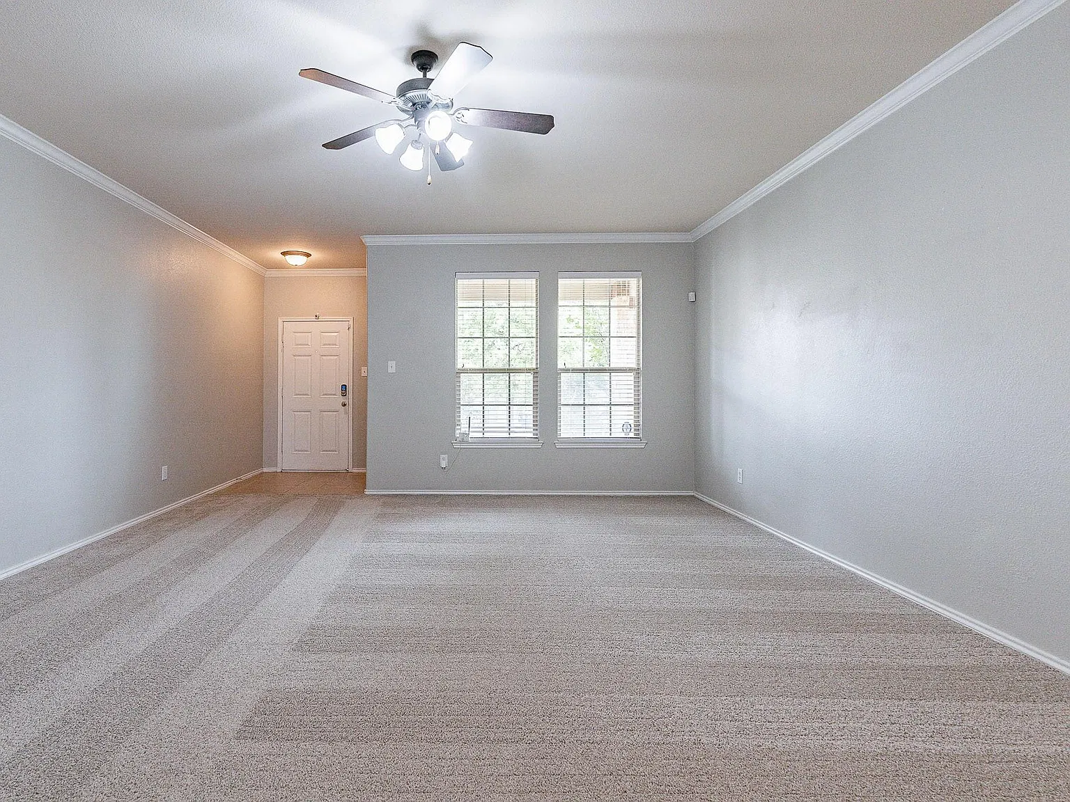 3 bed, 1844 sqft, $2,100 — Photo 2