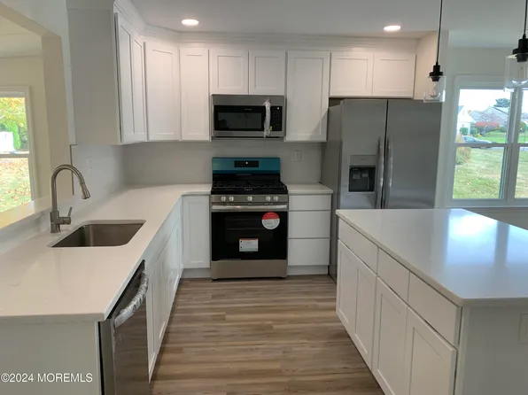 16 Hastings Road, Manchester, NJ 08759
