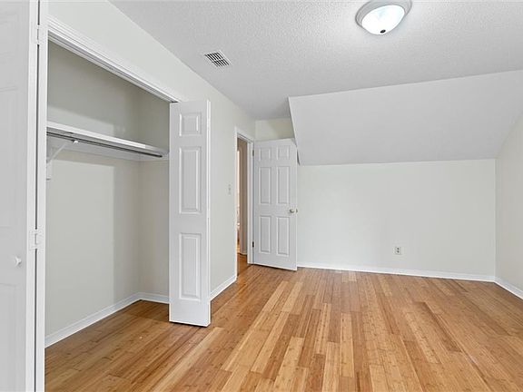 4th image of 232 Bayview Dr