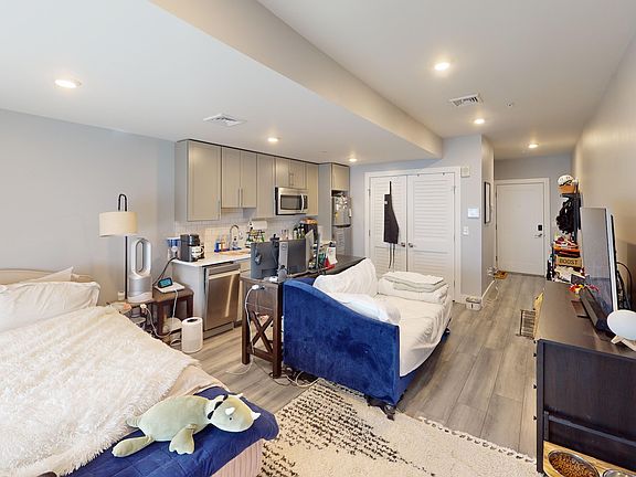 2nd image of 40 B St #507