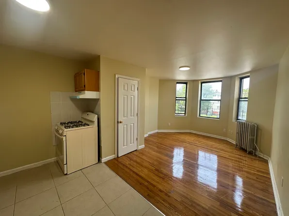 (undisclosed Address), Yonkers, NY 10705