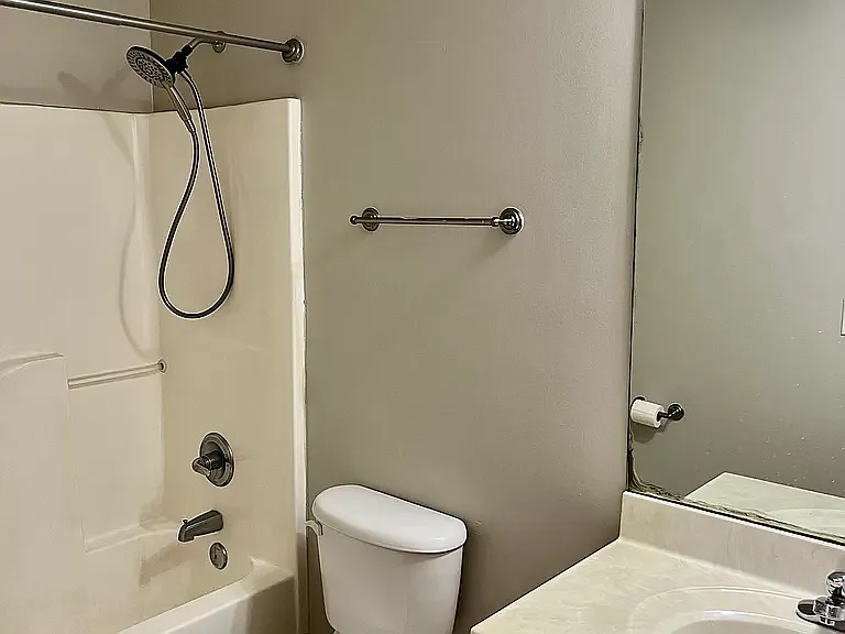 214 Lincoln Grn #G — Photo 9