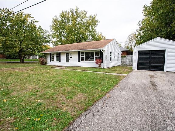 3rd image of 801 East Dr