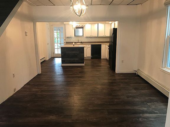 5th image of 227 Brown St