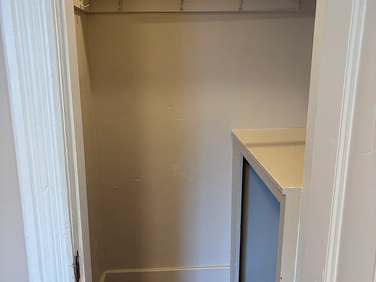 811 Warwick Ave — Photo 5