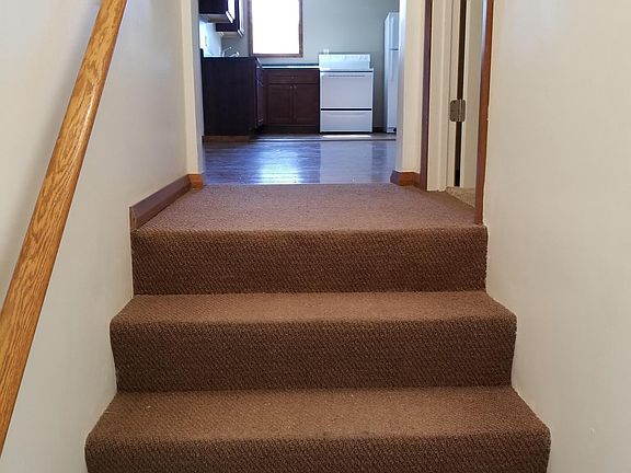 landing to apartment