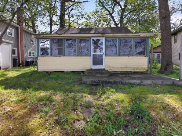 5036 Schrah Dr, Munith, MI 49259