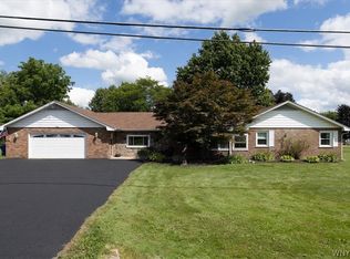 5783 Joanne Dr, Sanborn, NY 14132