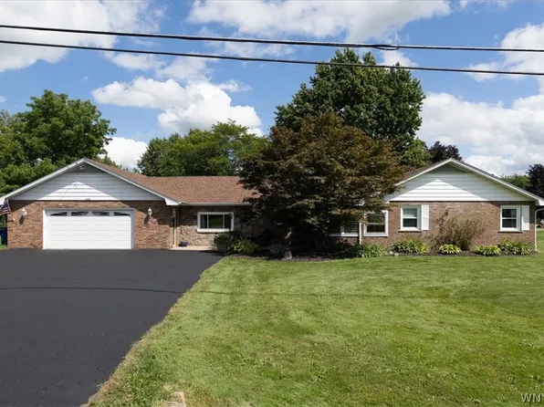 5783 Joanne Dr, Sanborn, NY 14132