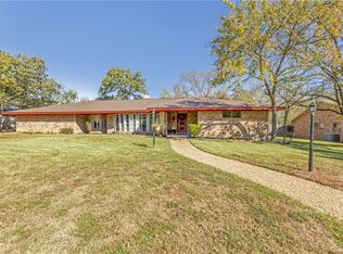 1107 Merry Oaks Dr, College Station, TX 77840