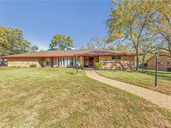 1107 Merry Oaks Dr, College Station, TX 77840