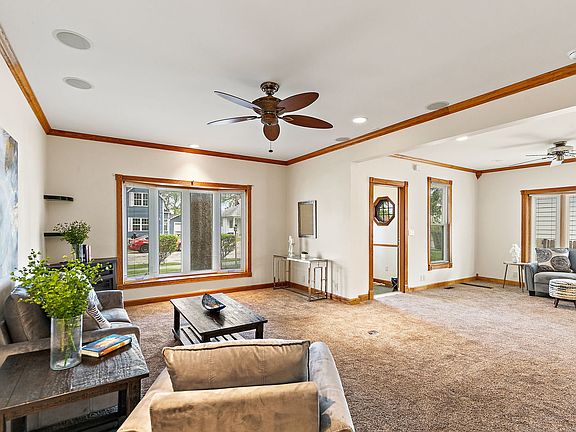 4th image of 215 Evans Ave