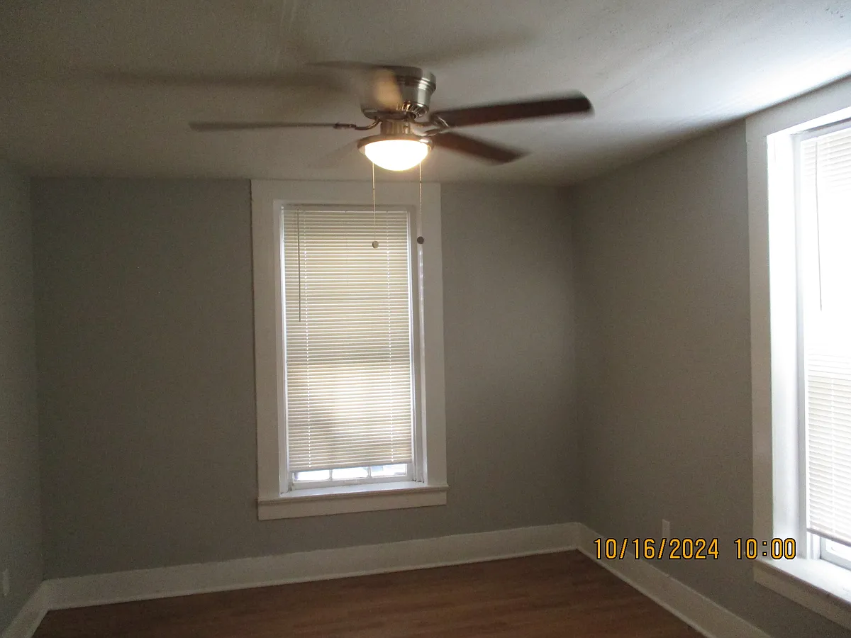 Building Photo - 429 8th Ave N #7