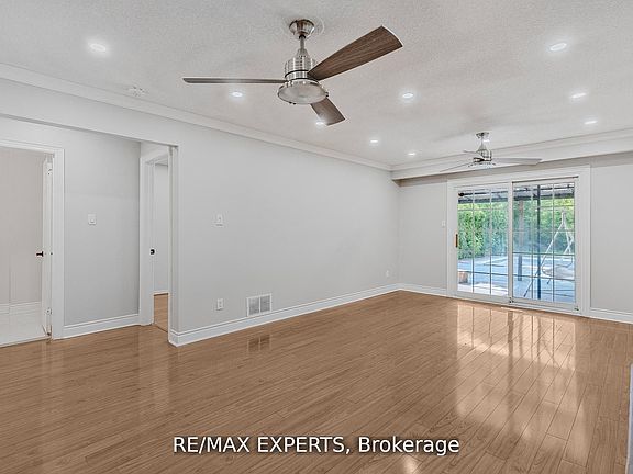 5th image of 36 Elderwood Pl