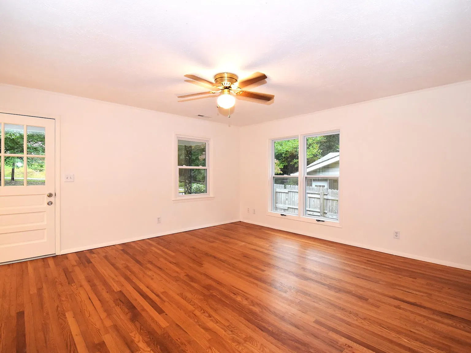 2 bed, 1160 sqft, $1,975 — Photo 2