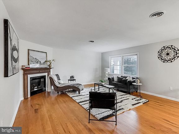 4th image of 22 Sheffield Dr