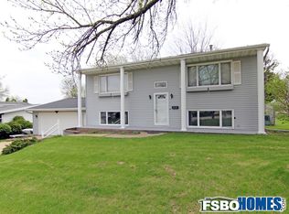 2825 Teresa Dr SW, Cedar Rapids, IA 52404