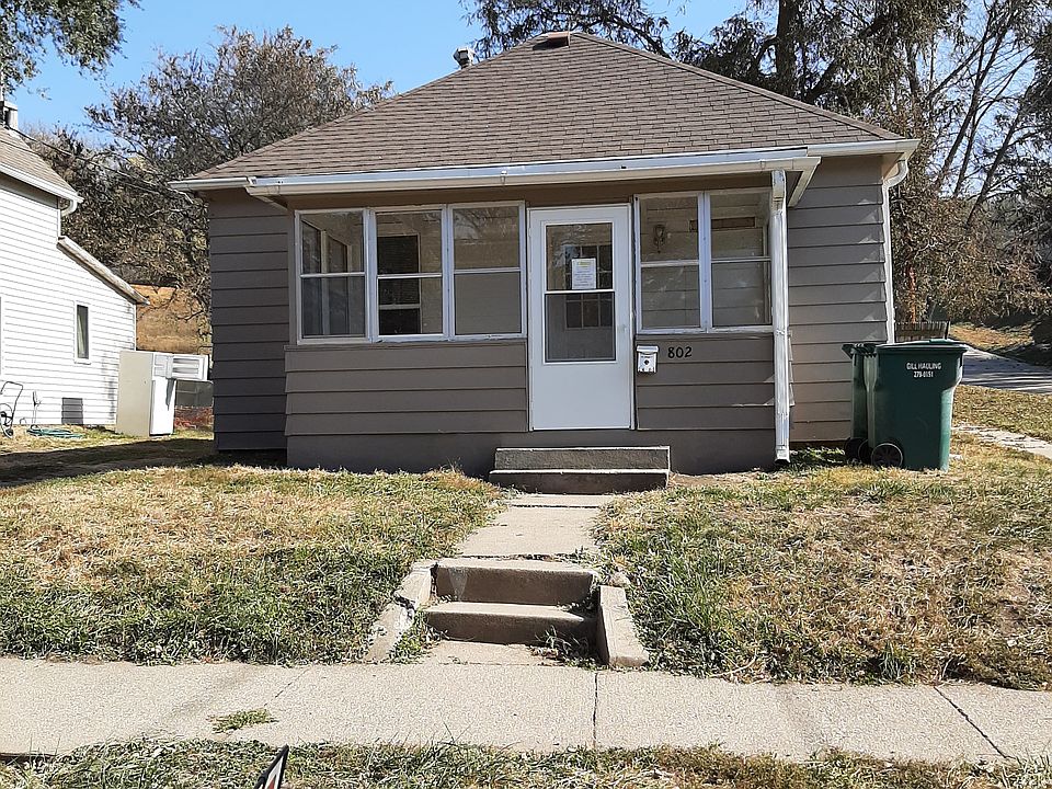 1st image of 802 Dubuque St