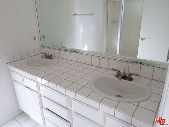 4th image of 1121 E Wilson Ave Unit 16