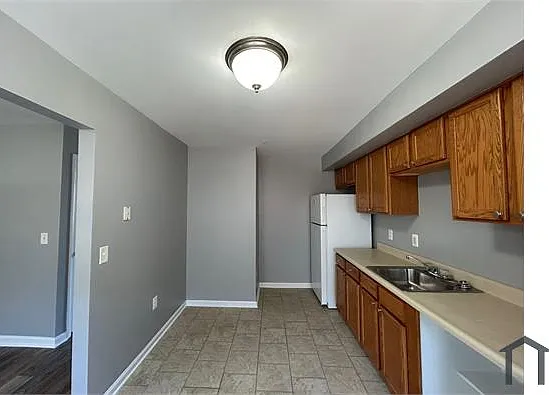 3 bed, $2,500 — Photo 2