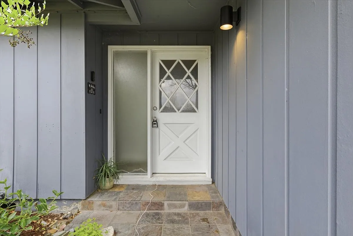 597, ID # 2500 Alma Drive - 1 — Photo 4