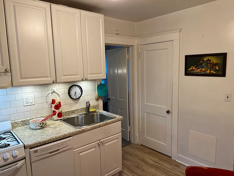 32 Mearns Ave #3 — Photo 4