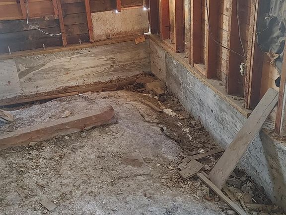 5th image of 227 Alturas Ave E