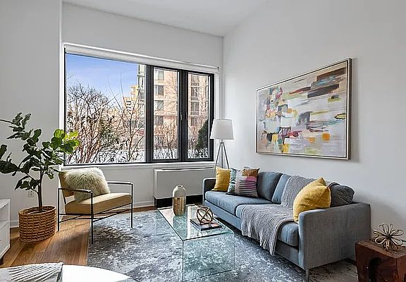 4th image of 455 Main St APT 1C