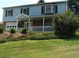 305 W 10th St, Donora, PA 15033