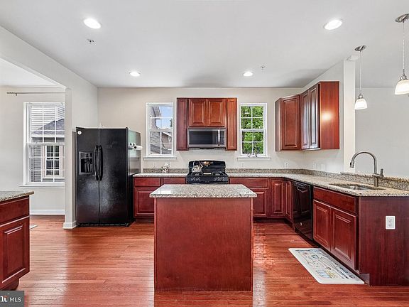 5th image of 3602 Taylor St