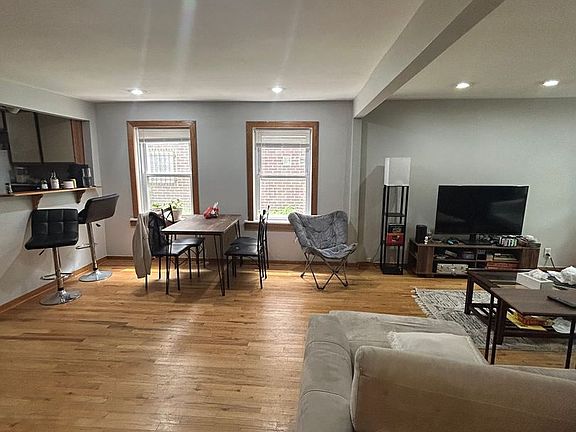4th image of 1617 N Hudson Ave APT 1F
