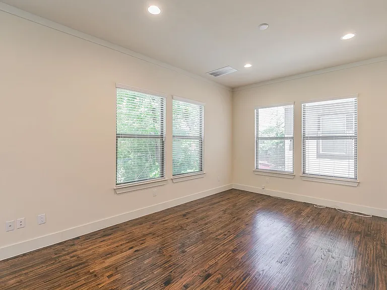 5901 Ross Ave #7 — Photo 9