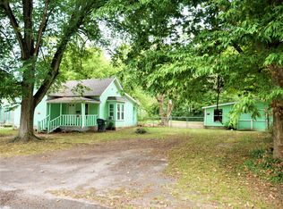 135 W Cofield St, Aurora, MO 65605