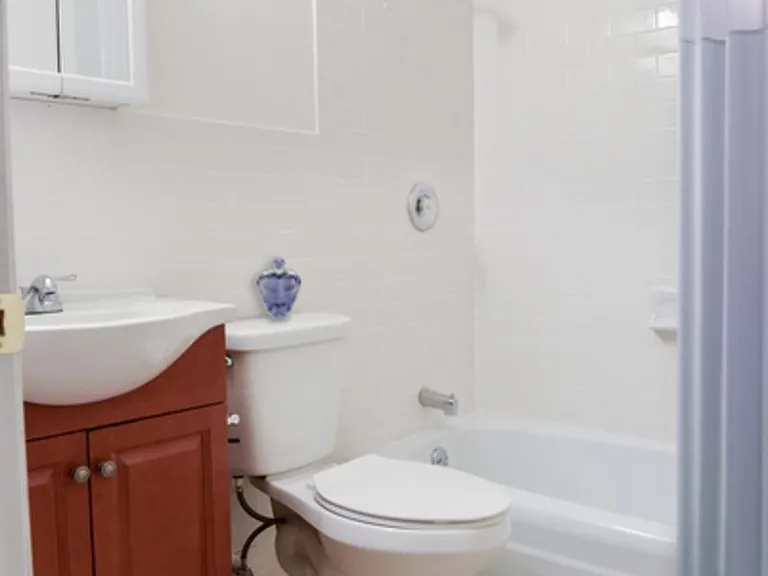 Lincoln Gardens Apartments — Photo 18