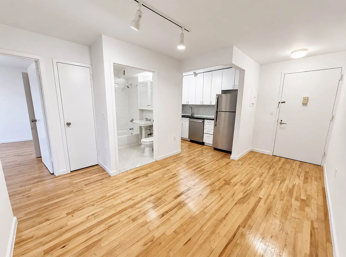 190 East 7th Street — Photo 1