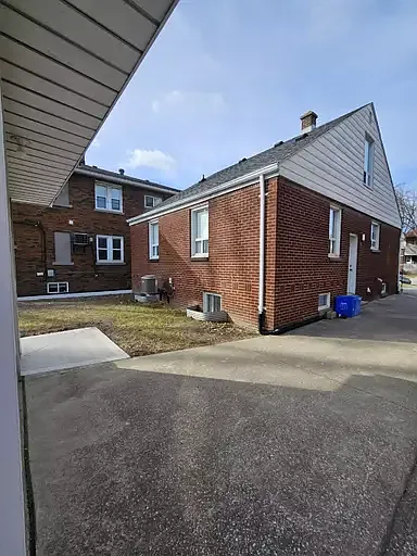 1 bed, 2.0 bath, 1300 sqft, $640 — Photo 2