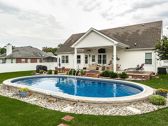 5th image of 205 Applewood Dr