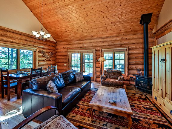 2nd image of 525 Pioneer Drive