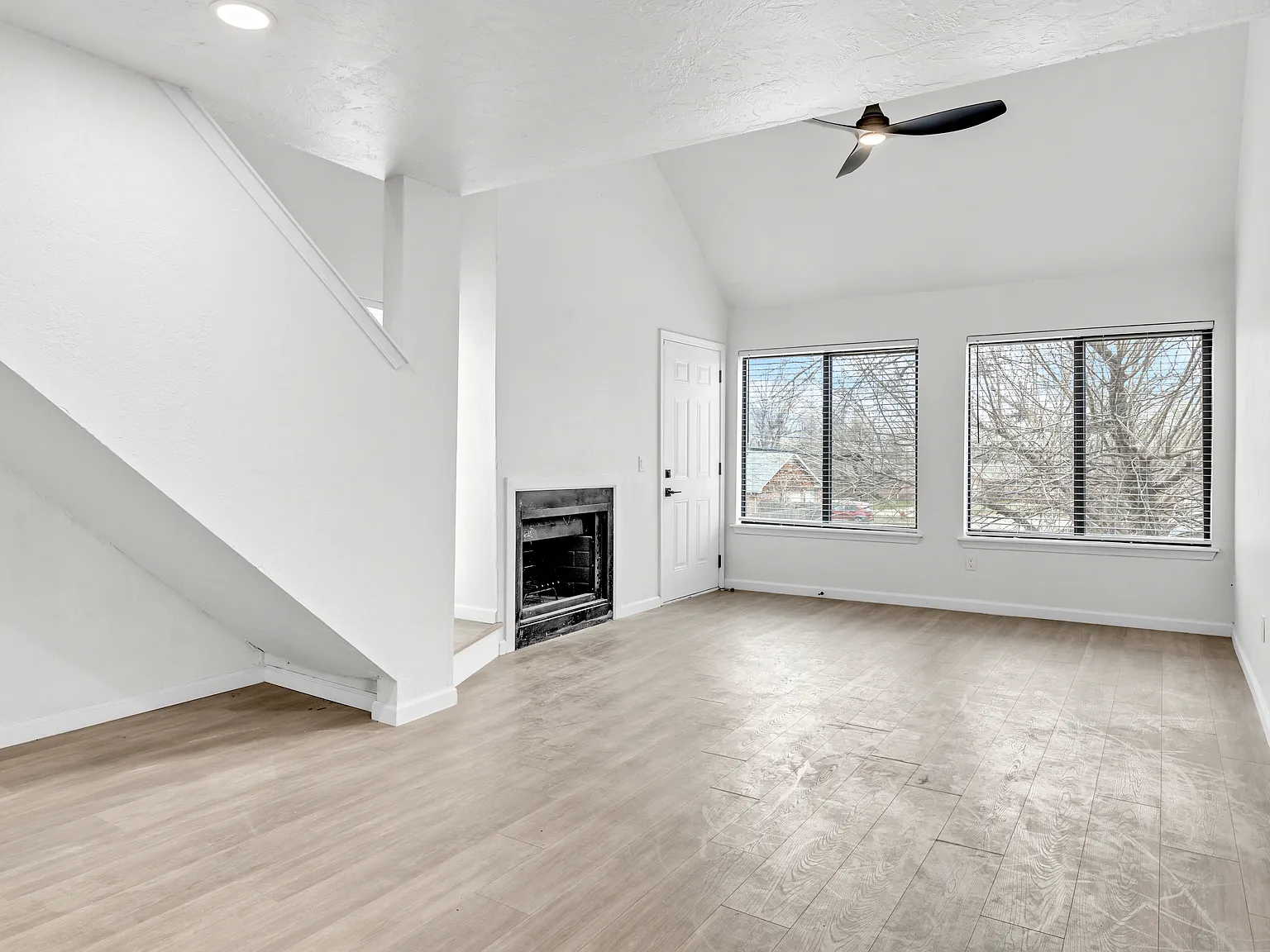 2 bed, 950 sqft, $1,400 — Photo 4