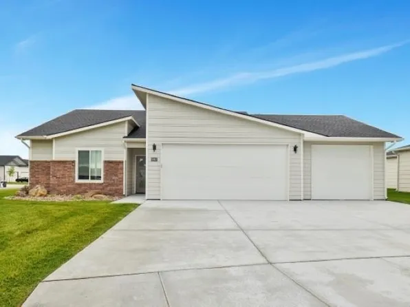 1013 Long Path Ct, Goddard, KS 67052