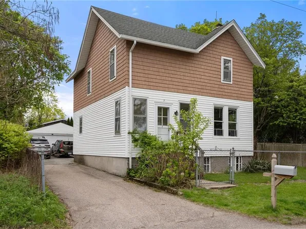 7 Clarke St, Jamestown, RI 02835