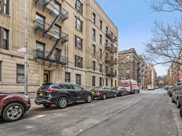 48 Pinehurst Avenue image 12 of 12