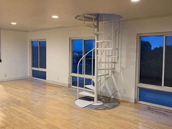 4th image of 5201 Panama Ave #Penthouse
