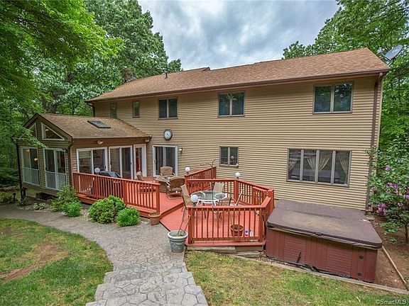 4th image of 47 Darlene Dr