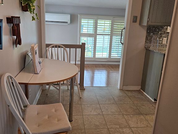 4th image of 36 Weeping Willow Dr