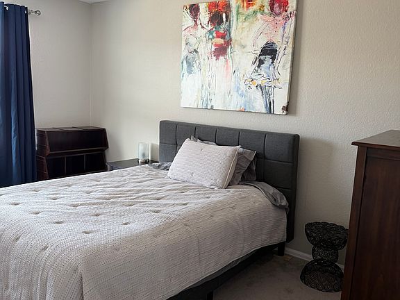 Suite - Queen bed with Brentwood hybrid mattress, West Elm comforter and pillow sham. PB book shelve, desk & chair, and dresser are also provided.