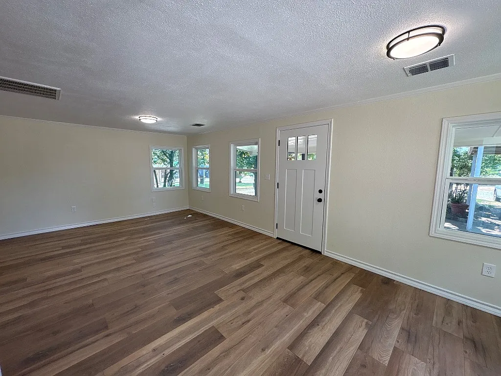 4306 White Settlement Rd — Photo 3